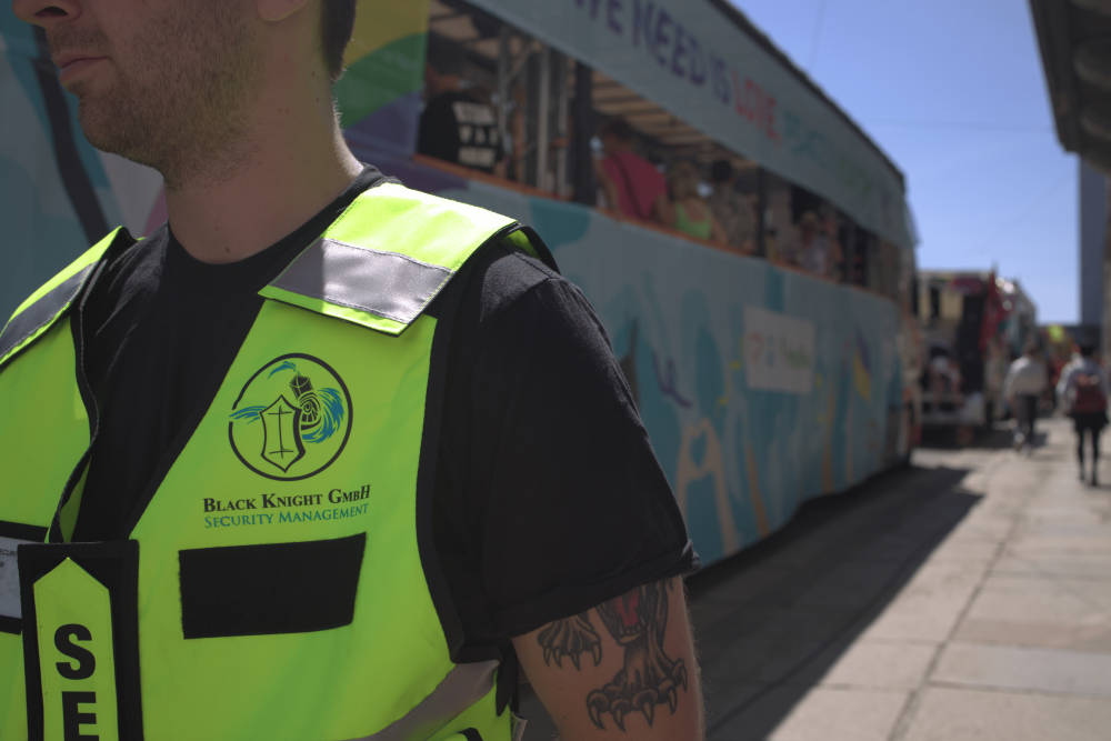 Als Sicherheitsdienstleister des CSD Leipzig stehen wir f&uuml;r Vielfalt. Noch vielf&auml;ltiger und inklusiver sollte auch die Sicherheitsbranche noch werden.